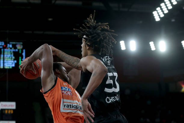 更彰显出老 更彰显出老